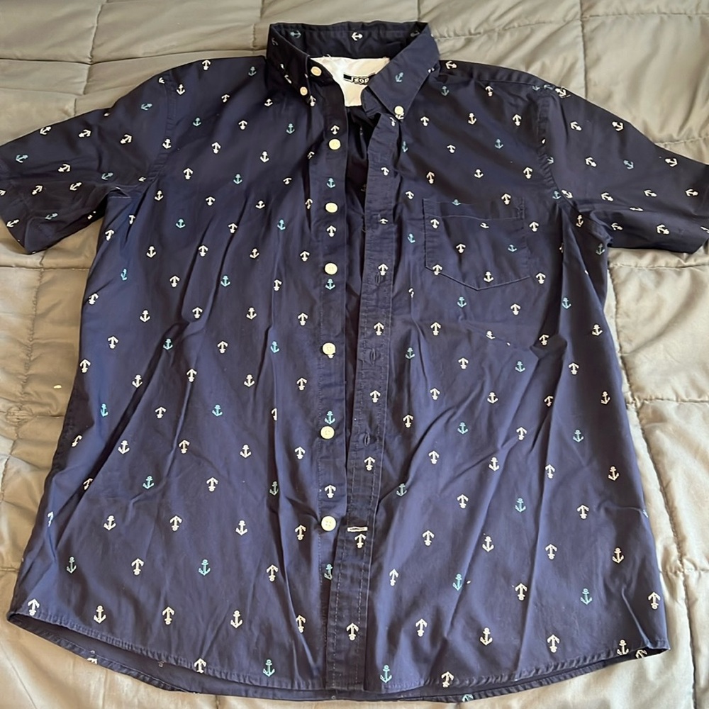 Men’s casual button down shirt (Medium)